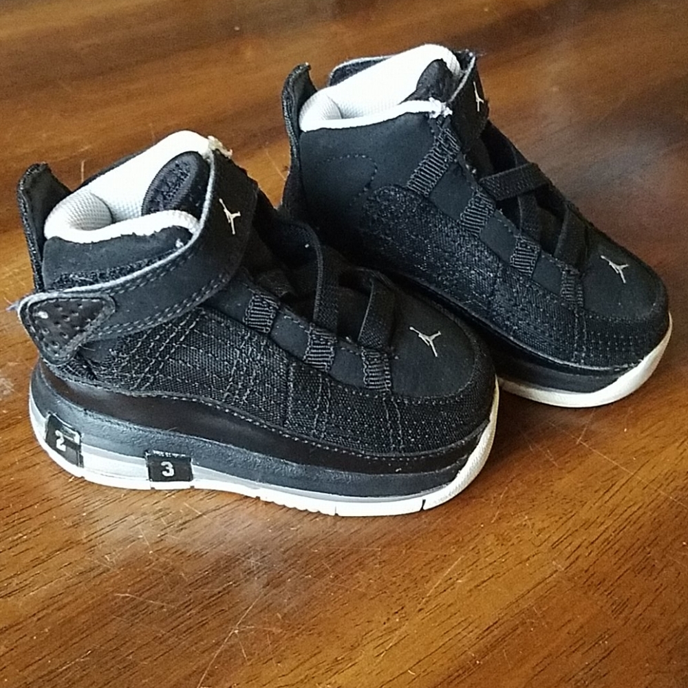 Toddler nike air Jordan's! Size 4
